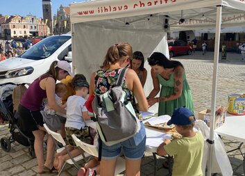 Telčské prázdniny ožily radostí: Fabiola přinesla zábavu i pomoc na náměstí