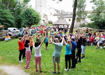 Adapta Odlehčovací služba slaví 10 let na Květinovém dni – Srdečně vás zveme na oslavu!