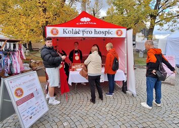 Koláč pro hospic v Jihlavě a Třešti přinesl historicky nejvyšší výtěžek 337 322 korun